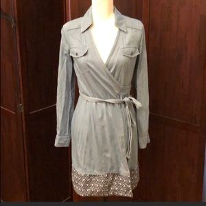 Diane Von Furstenberg size 4 chambray wrap dress